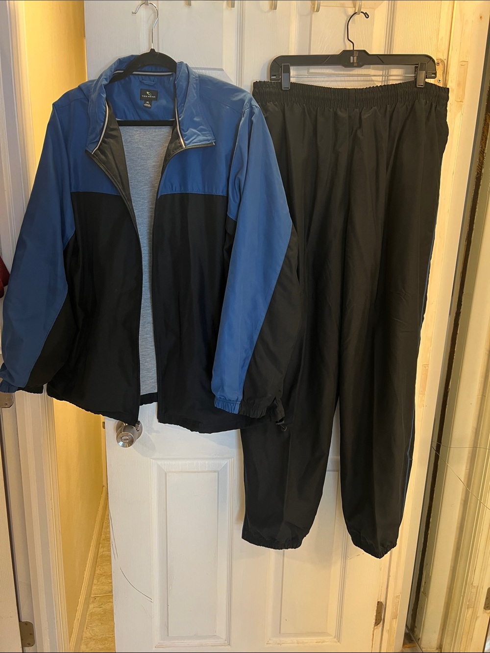 SET of Men's Two-Tone Blue and Black Lightweight Jacket and Matching Pants